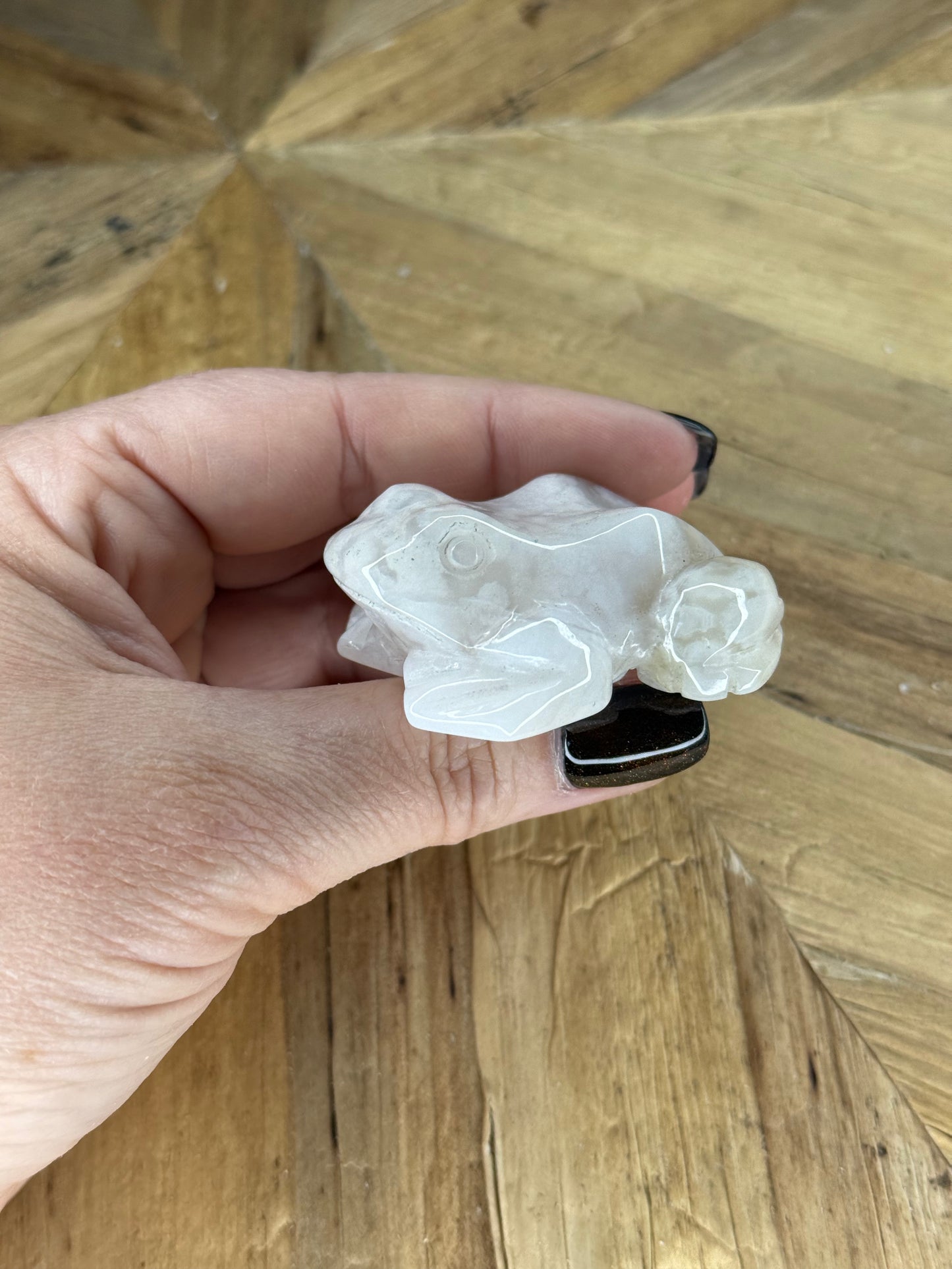 Flower Agate Frog Carvings